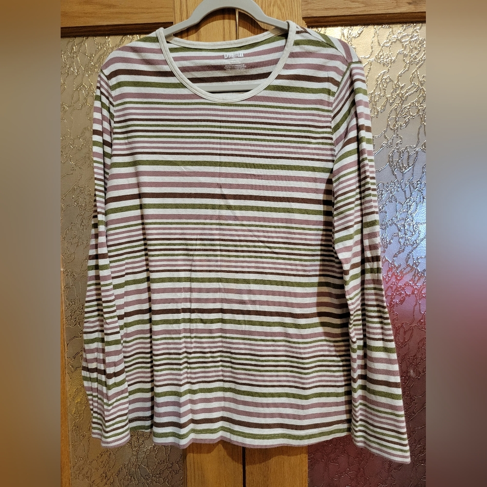 Duluth Trading Co. 1X. Long sleeve.